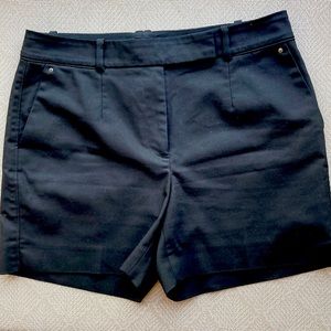 White House Black Market 5” shorts sz 4